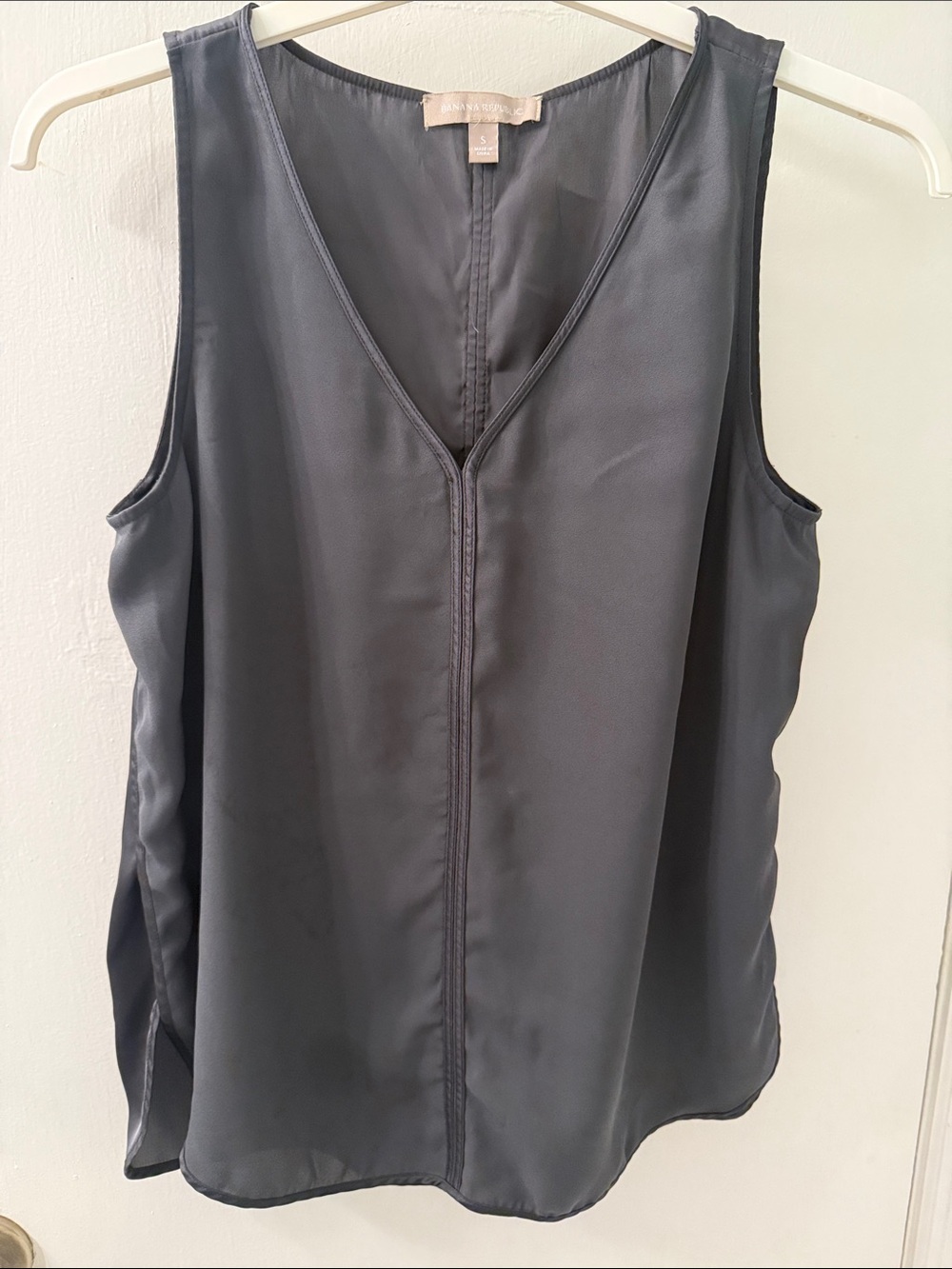 Banana Republic Charcoal Gray V-Neck Sleeveless Camisole